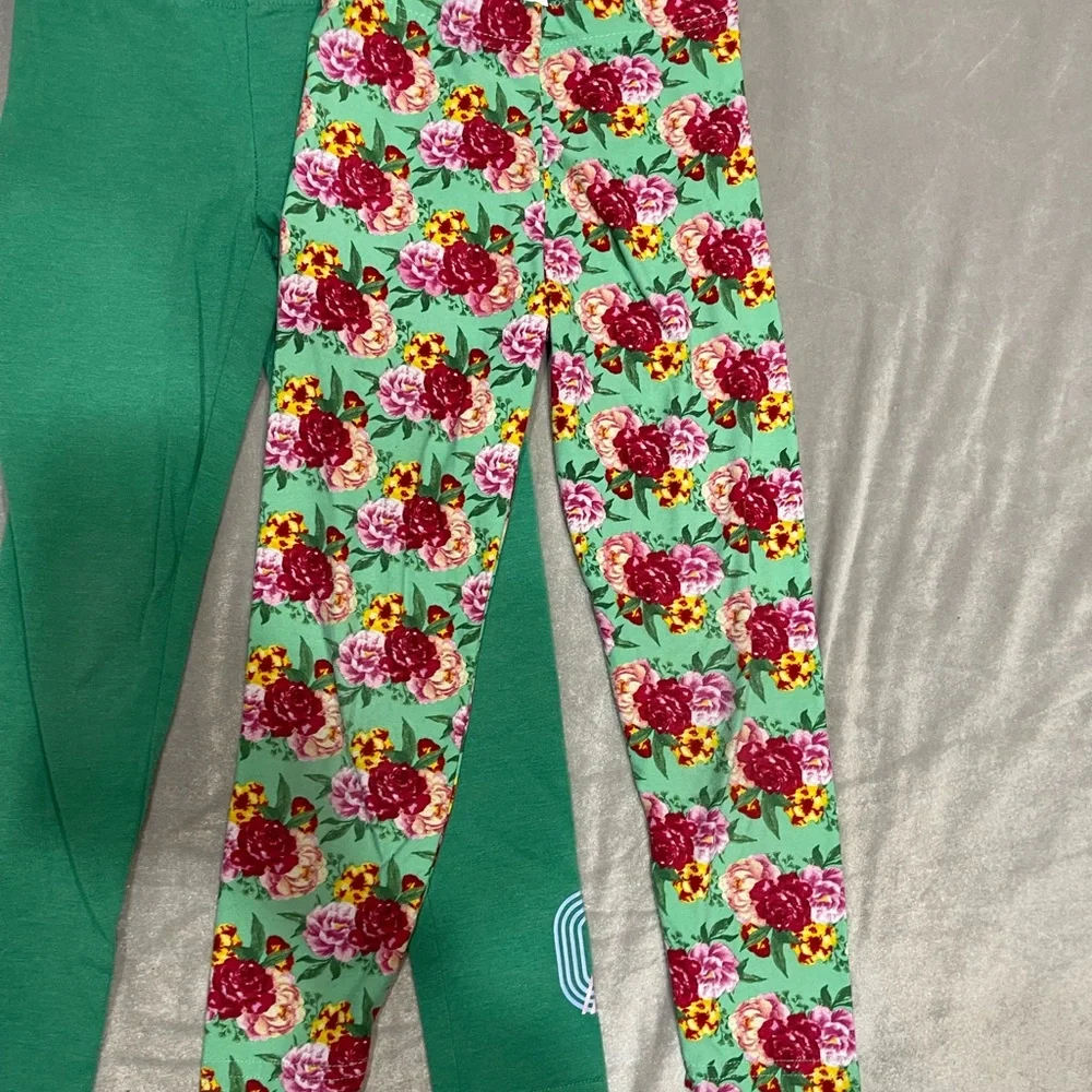 STATE Kids Leggings Set in Green, Floral Red, and Orange - Picture 6 of 9